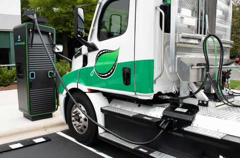 Snellader van Certipower wordt gebruikt voor het opladen van een elektrische vrachtwagen