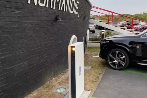 Smappee EV Base laadpaal bij restaurant De Normandie in Koksijde