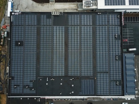 Zonnepanelen geplaatst bij Carrefour door Batimont, partner van Certipower.