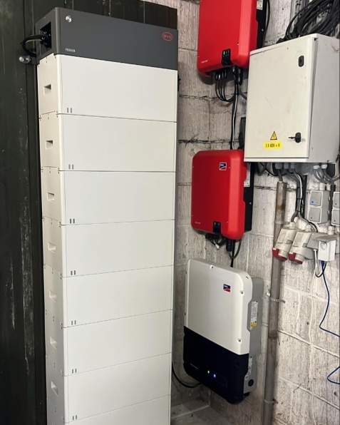 Thuisbatterij geplaatst door Batimont, partner van Certipower.