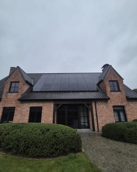 Zonnepanelen geplaatst door Batimont, partner van Certipower.
