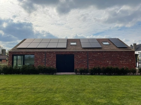 Zonnepanelen geplaatst door Batimont, partner van Certipower.